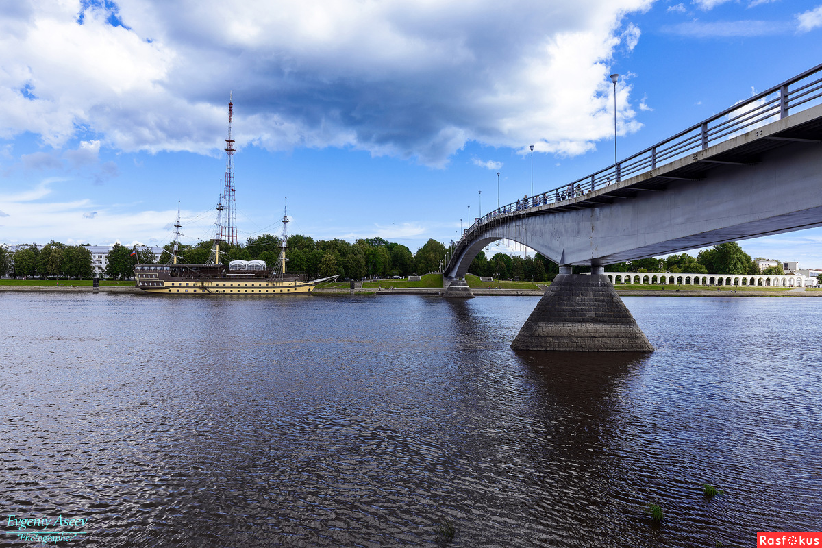 Виды Великого Новгорода. На Волхове-реке