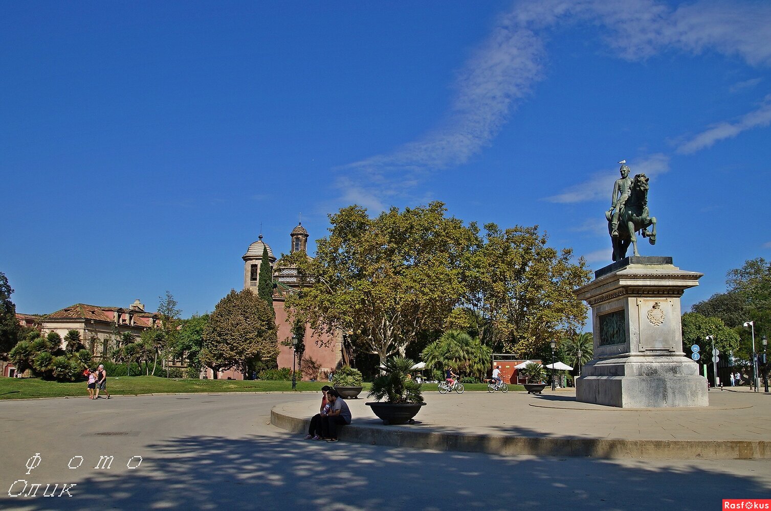 Памятник генералу Приму.Парк Сьютаделла. Барселона.Испания.(+ фото в комменте