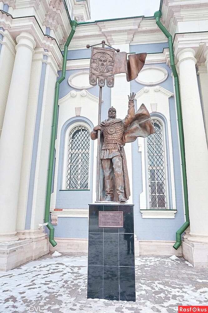 Памятник Святому Благоверному великому князю Димитрию Донскому.