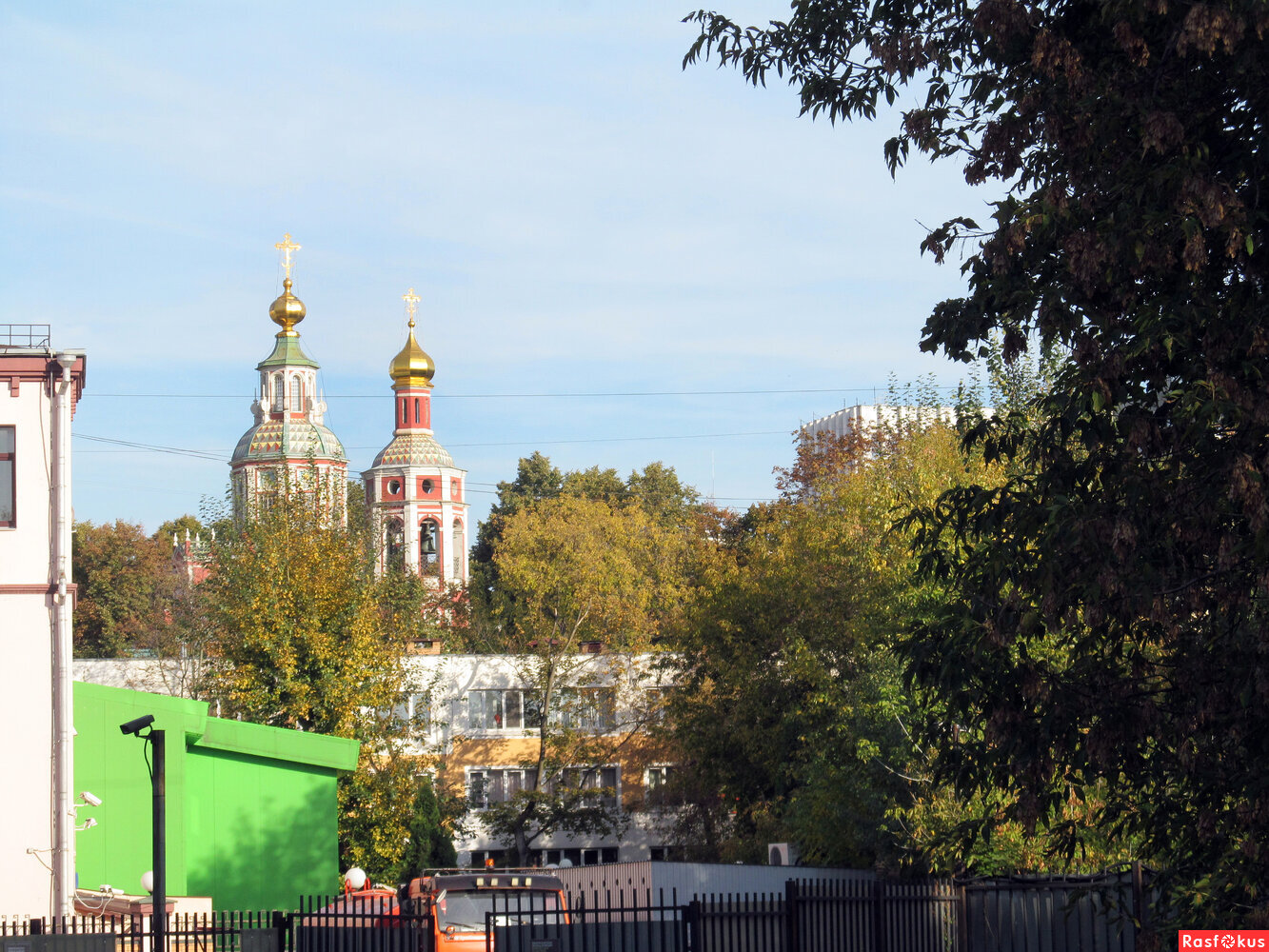 Москва вид на храм из парка Музеон