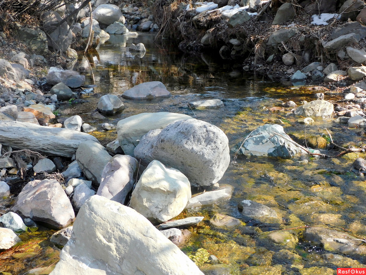 Речка - приток реки Азат, которая дает Еревану питьевую воду