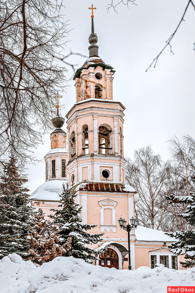 Вид на колокольню Николо-Кремлёвской церкви