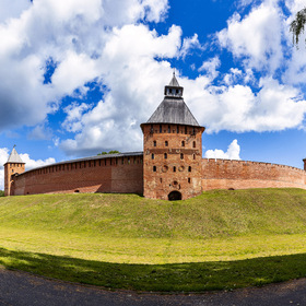 Стены древнего Кремля. Великий Новгород. Панорама фото