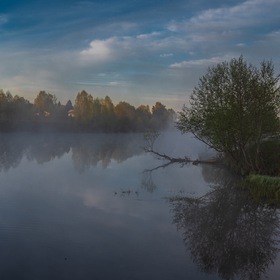 Утро туманное на реке Дубне.