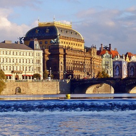 Прага. Здание Народного театра