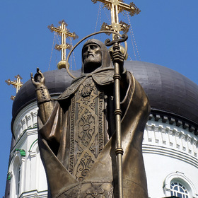 Памятник святителю Митрофану Воронежскому