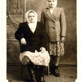 Портрет Елены Иосифовны Гроза с дочерью Лидией. Одесса. Фото 1950-х годов.