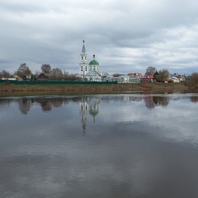 Вид на Свято-Екатерининский монастырь в Твери