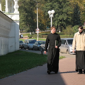 У монастыря
