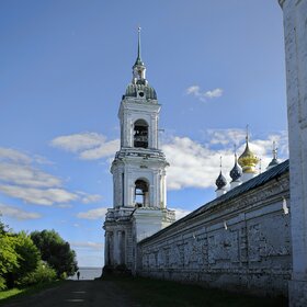 Спасо-Яковлевский Дмитриев монастырь... Стена и колокольня...