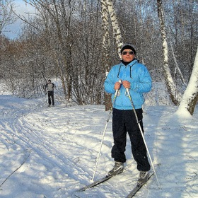 Лыжник в одинцовском лесу.