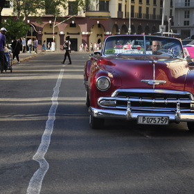 Ретро автомобили на улицах Гаваны