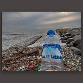 Турецкий мусор на сочинских пляжах...