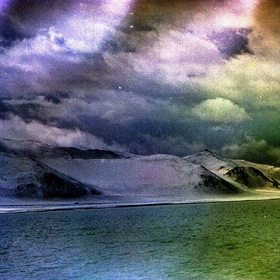 Восточный Памир, озеро Кара-куль 4000 м.н.у.м. 25 июля 1977 года, выпал снег и мороз, вид с острова Фото панорама