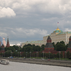 Московский кремль и небоскрёбы