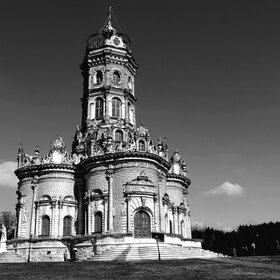 Знаменская церковь в Дубровицах (Московская область)