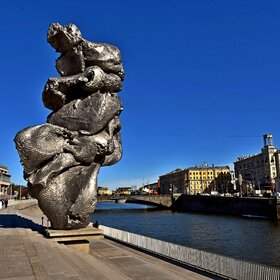 Неподражаемый "шедевр"- скульптура швейцарского художника Урса Фишера