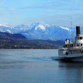 ... Женевское озеро, белый пароход ...