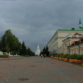 По главной улице кремля...