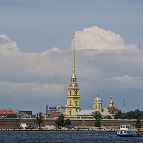 Облака над Петропавловкой.