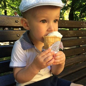 Про вкусное мороженое в жаркий летний день.
