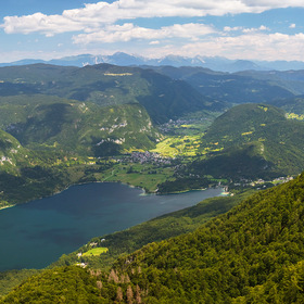 Словения. Озеро Бохинь. Вид с горы Вогель.