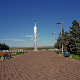 The "Monument of Glory" is the Center of "Slawy Square"...