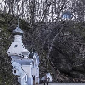 Иверская часовня у подножия горы Абадзехской и пристроена к каменному гроту в скале. №1