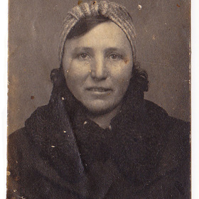 Портрет моей бабушки Анны Ваймер (Миллер) (1911-1998). Фото 1940-х.