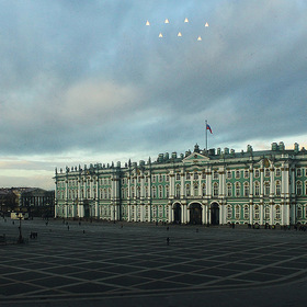 НЛО над Зимним дворцом