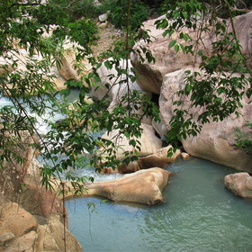 Труднодоступный водопад Ба Хо