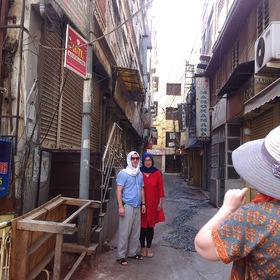 Фотографируемся на улочке старого Хайдерабада