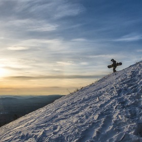 Snowboarder in the mountains/  