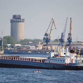 сухогруз "Сызрань" на рейде Самарского порта