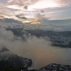 Рио в утренней дымке..