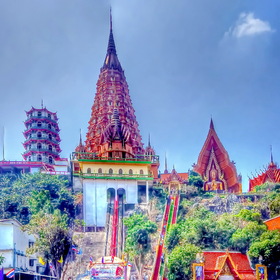 Wat Tham Khao Noi