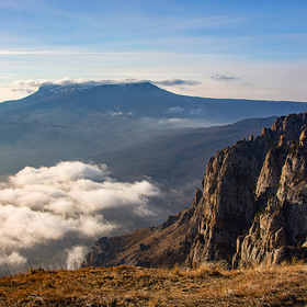 Вид на Чатыр-даг с плато Демерджи. Крым.