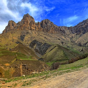 Панорама фото. Скалистый хребет у перевала Актопрак.