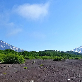 Панорама - вид на Корякский и Авачинский вулканы. Смотреть в полный размер