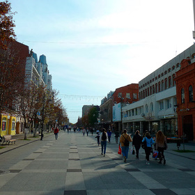 Пешеходная улочка в Саратове.