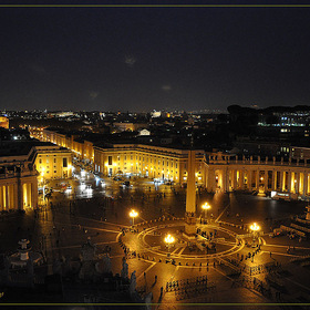 Площадь перед собором Св. Петра, какой её видит Папа Римский из окон своего кабинета