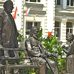 Памятник семье Аксаковых