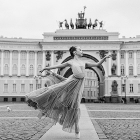 Балеринка на дворцовой площади