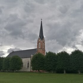 Церковь в посёлке Пиньки под Ригой.
