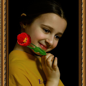 Девочка с тюльпаном