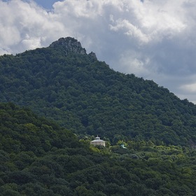 Вид на один из склонов горы Бештау и Свято - Успенский Второ - Афонский Бештаугорский мужской монастырь
