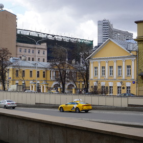 Здание Гоголевский бульвар, дом 7А, в котором жил и скончался писатель Гоголь.