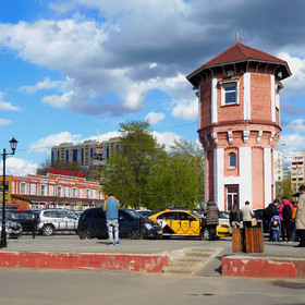 Водонапорная башня  на Привокзальной площади города Дмитрова
