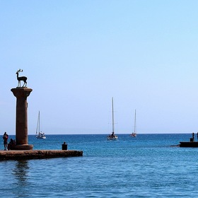 Олени  - символ  острова  Родос  (См. два фото в комментариях)