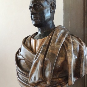 Флоренция галерея Уфицци скульптура мужской портрет